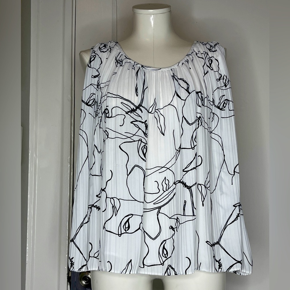 Banana Republic White and Black Pleated Blouse